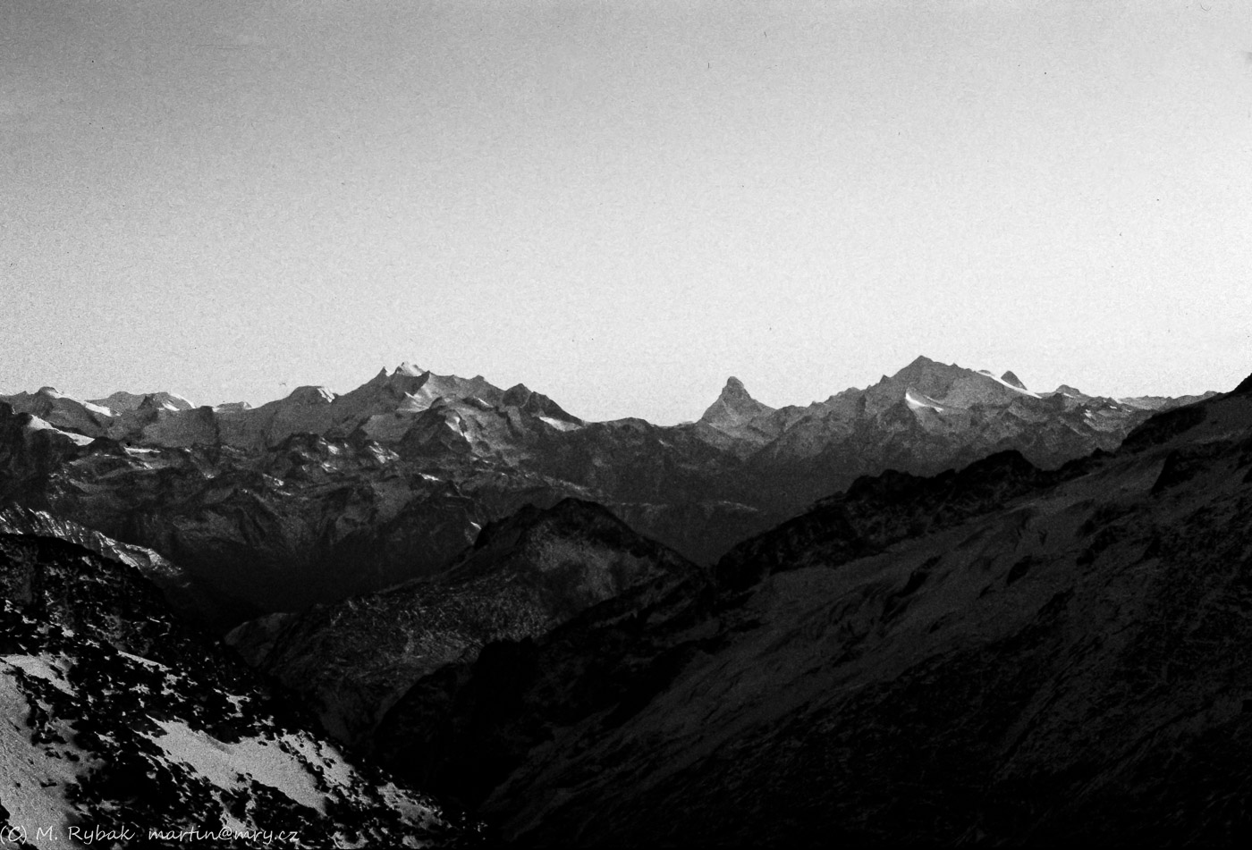 Výhledy z Oberaarjoch hütte  - Matterhorn