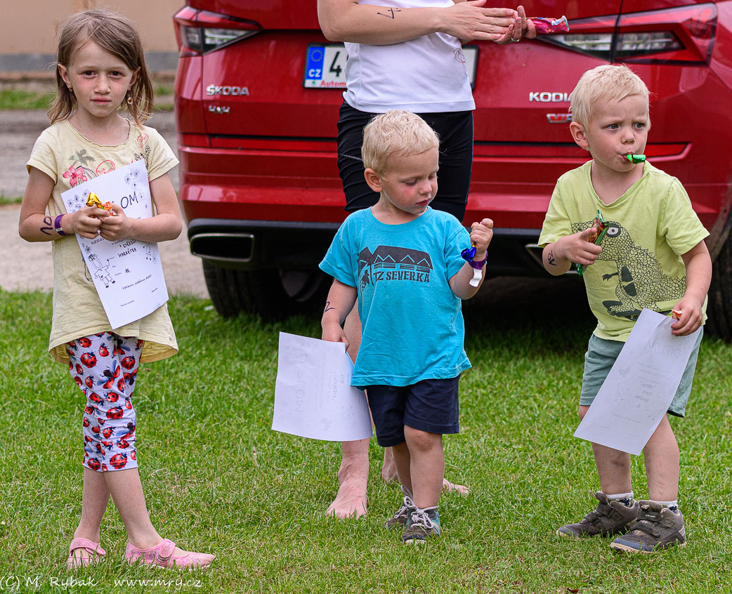 XXXVI. Rezavý mužíček (2021) Teď jsou závodníci/ce už v pohodě. Neví, že příští rok budou muset závodit zase.